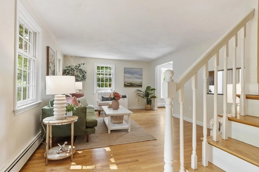 Photo of 215 Middle Rd