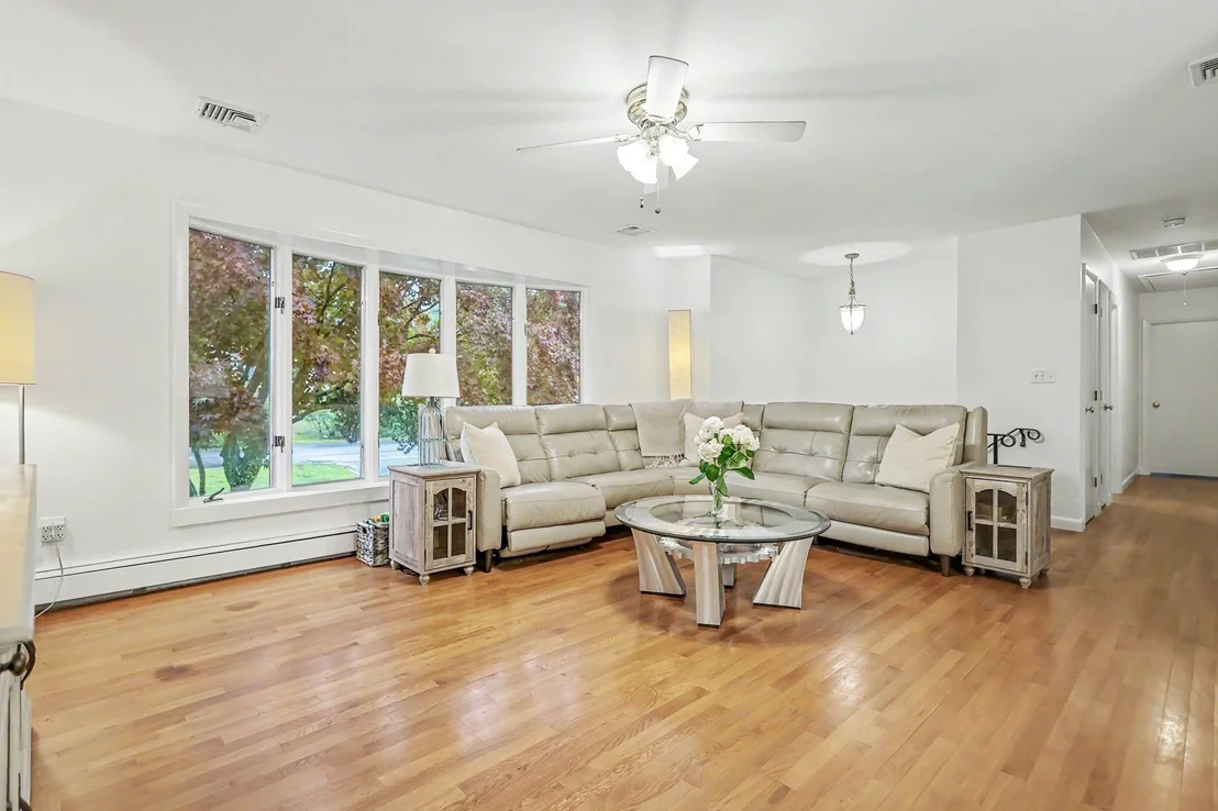 Photo of 49 Meadowview Rd