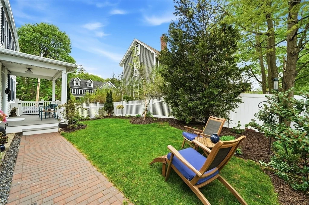 Photo of 11 Beacon St