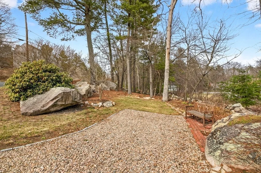 Photo of 16 Eastmount Road