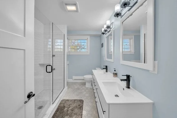 Photo of 35 Holbrook Ave