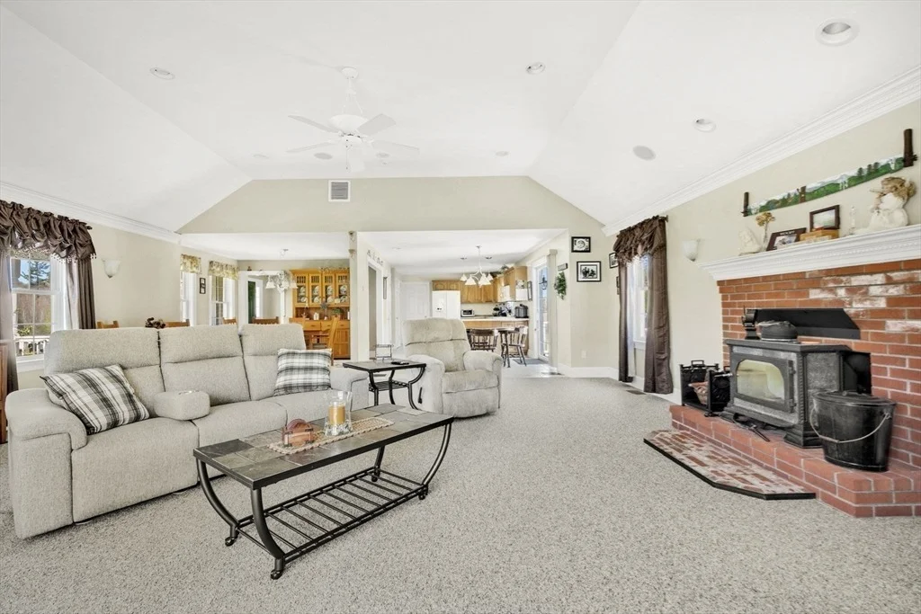 Photo of 70 Skyline Dr