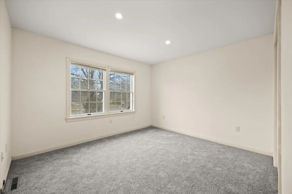 Photo of 212 Scadding St