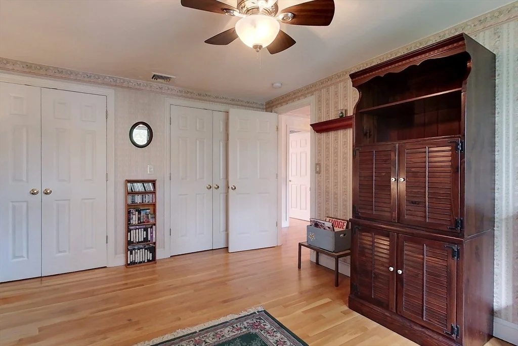 Photo of 220 River Rd