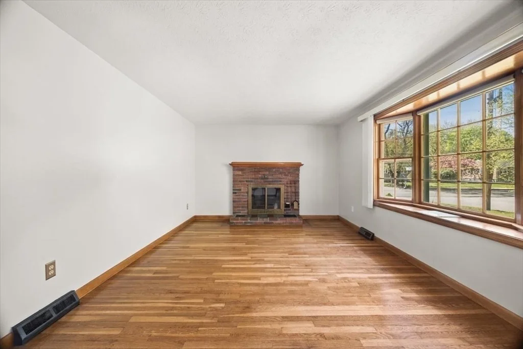 Photo of 7 Glen Echo Blvd