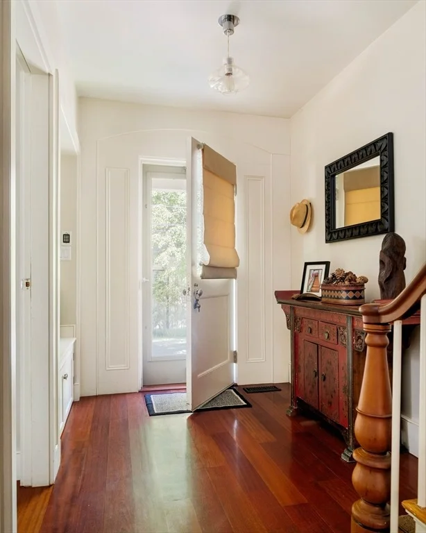 Photo of 2 Maple Pl