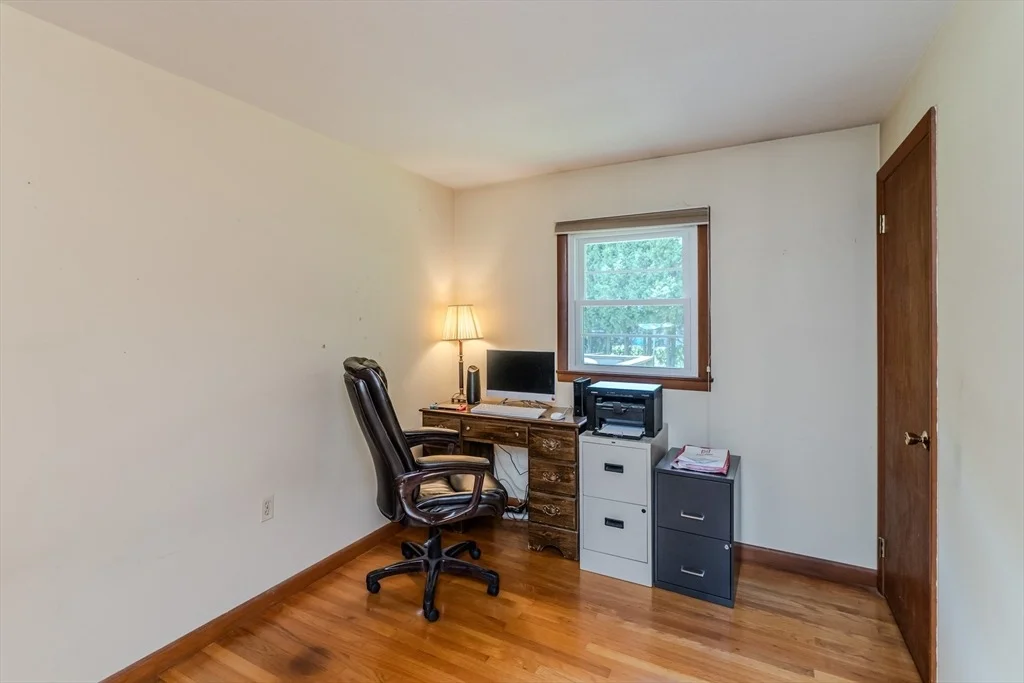 Photo of 8 Meadowbrook Dr