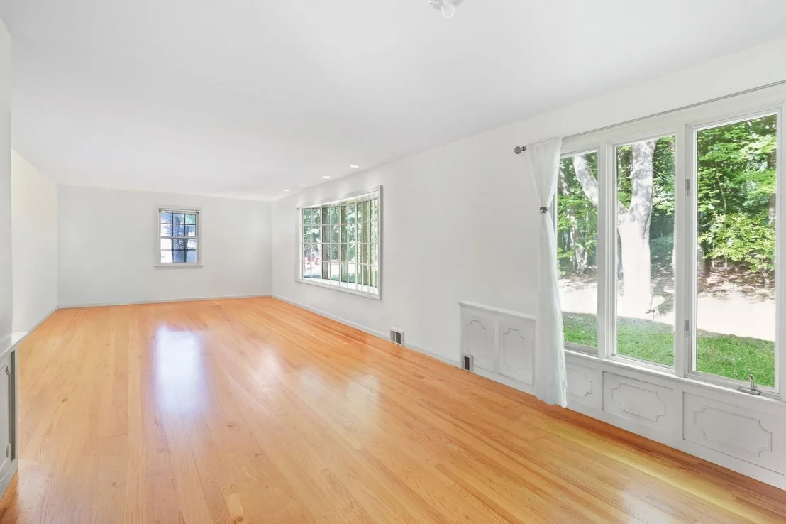 Photo of 185 Redfern Dr