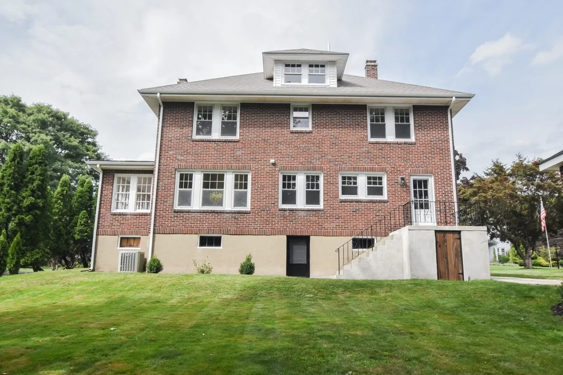 Photo of 19 Stoneleigh Rd