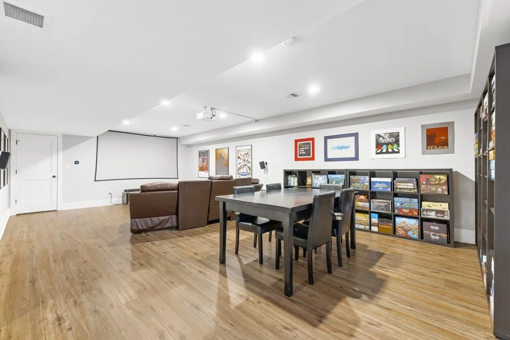 Photo of 303 Eliot St
