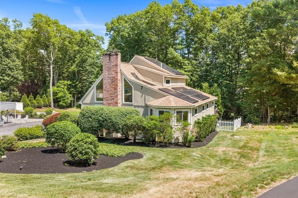 Photo of 7 Sherborne Cir