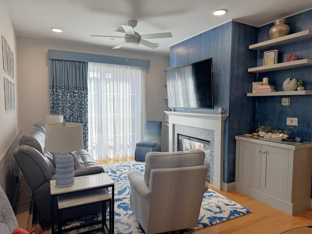 Photo of Unit 307 at 1 Revolution Way