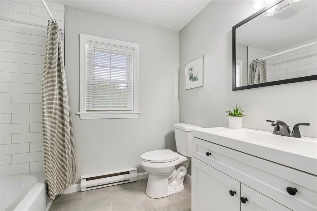 Photo of 118 Oakham Rd