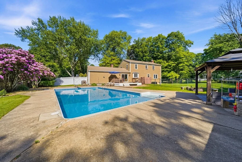 Photo of 652 Old Post Rd
