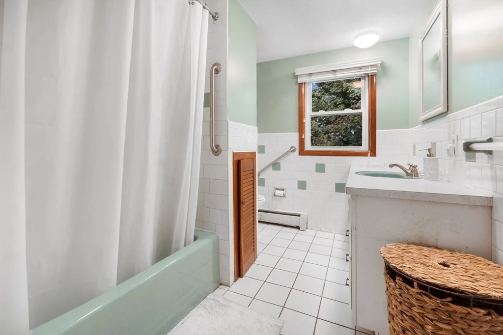 Photo of 32 Scenic Dr