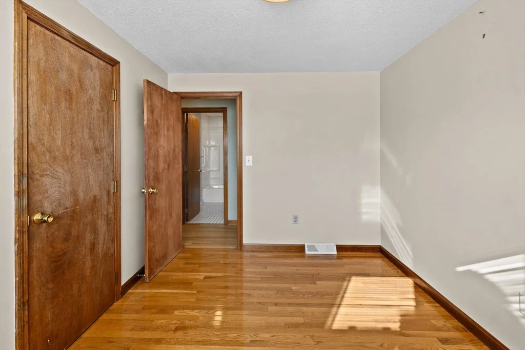 Photo of 820 Oak Grove Ave