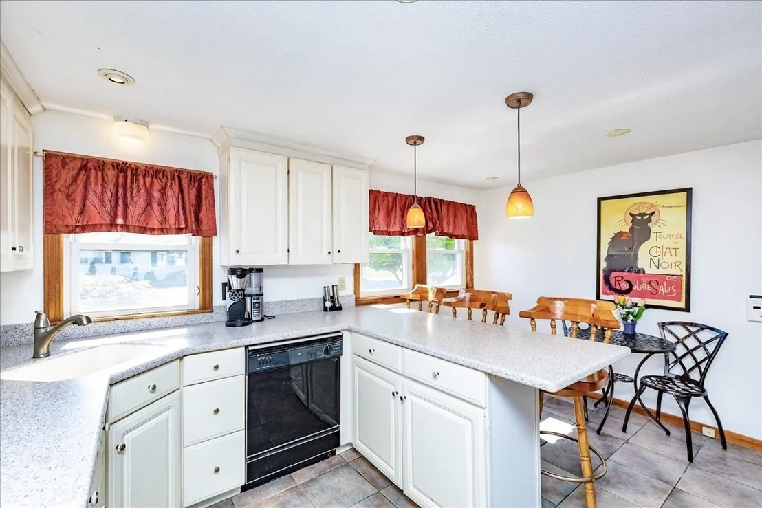 Photo of 43 Crestwood Cir