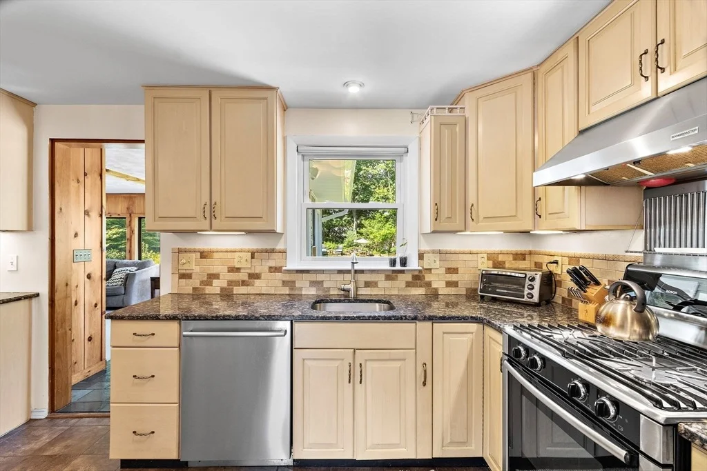 Photo of 472 Coronation Drive