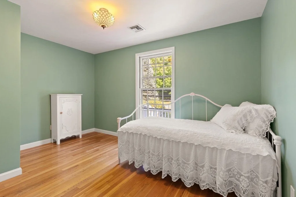 Photo of 28 Thompson Dr