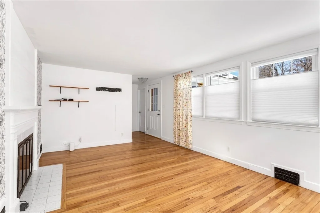 Photo of 81 Edgewater Drive