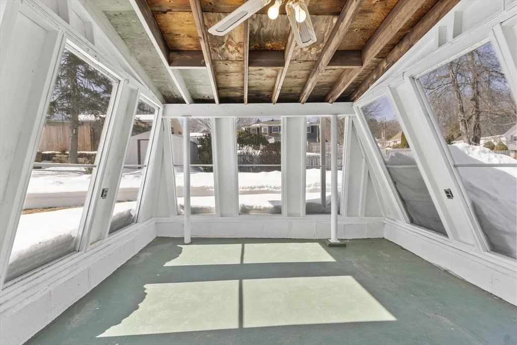 Photo of 6 Meadowbrook Dr