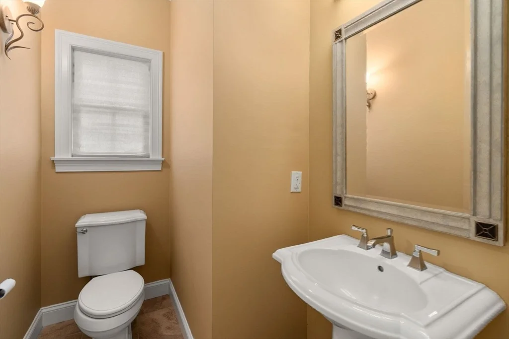 Photo of 18 Lexington Cir