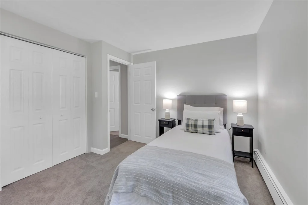Photo of 33 Ruthellen Rd