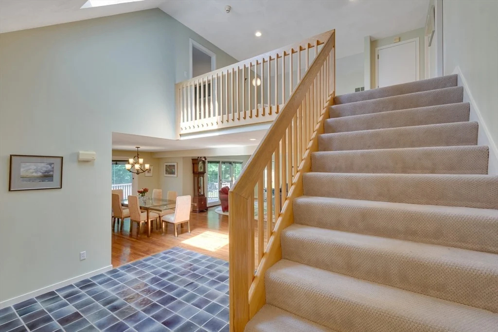 Photo of 15 Fieldstone Dr