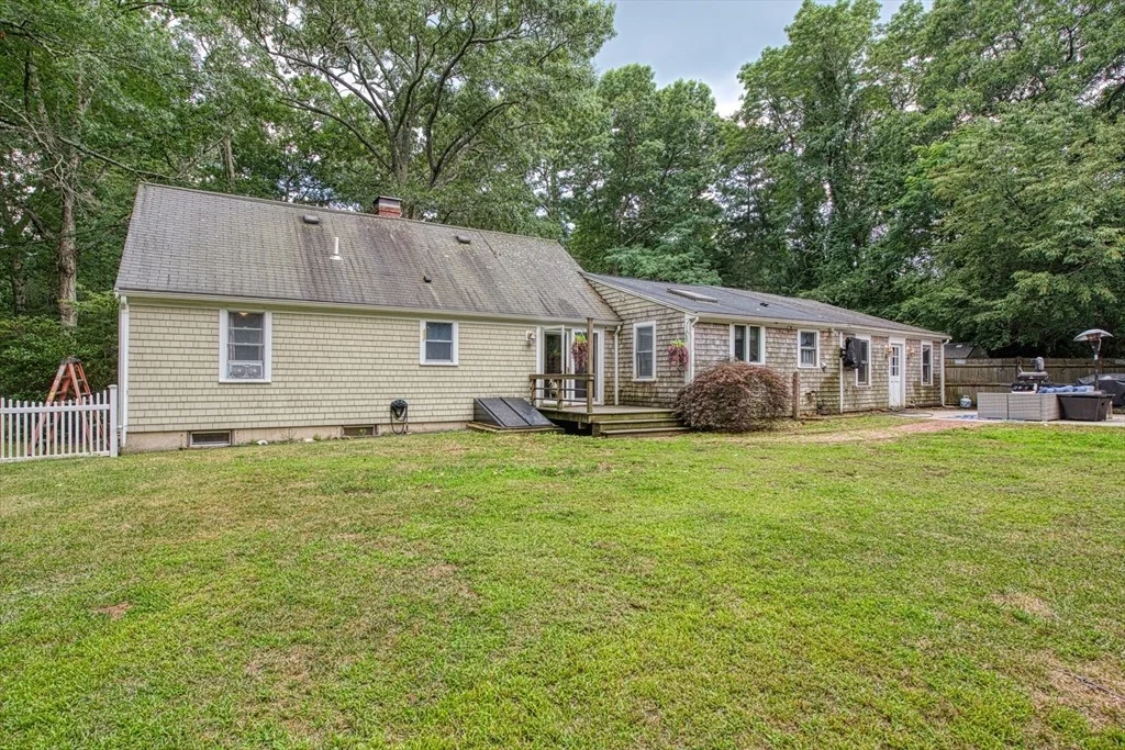 Photo of 30 Edgewood Ln