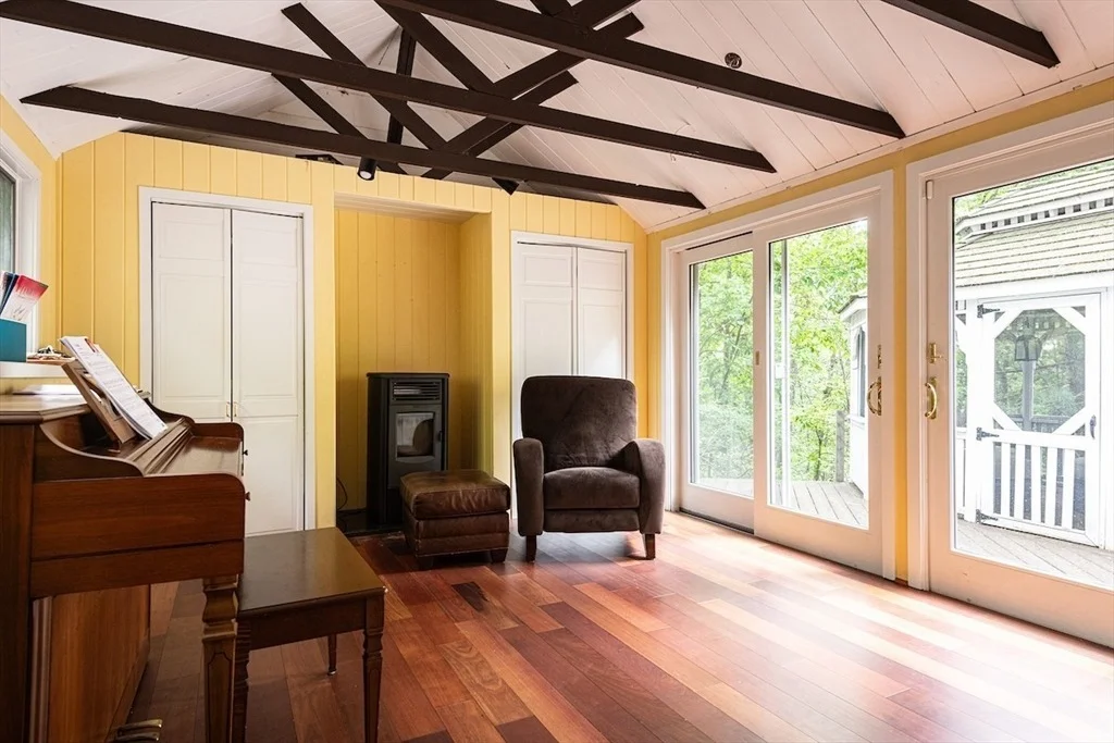 Photo of 11 Juniper Ridge Rd