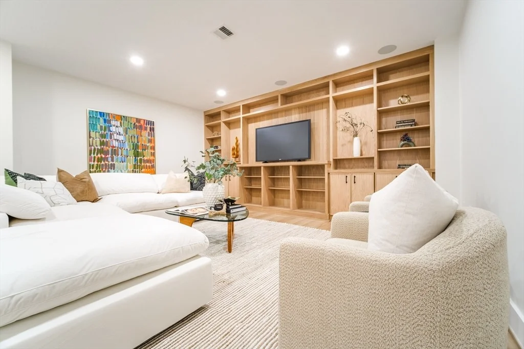 Photo of 6 Newbury Park
