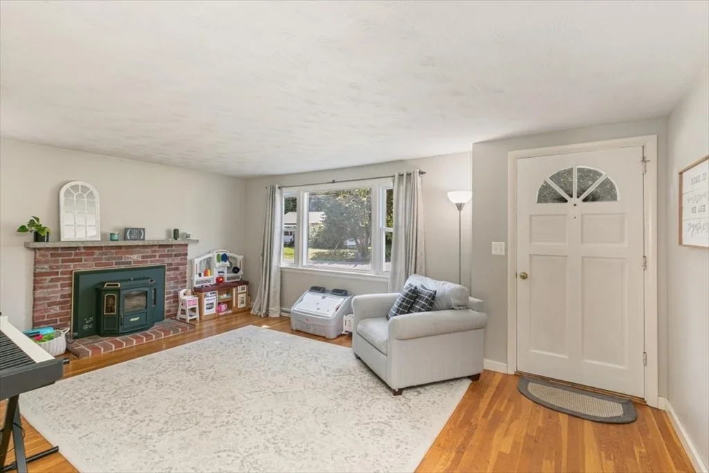 Photo of 3 Cedarwood Ln