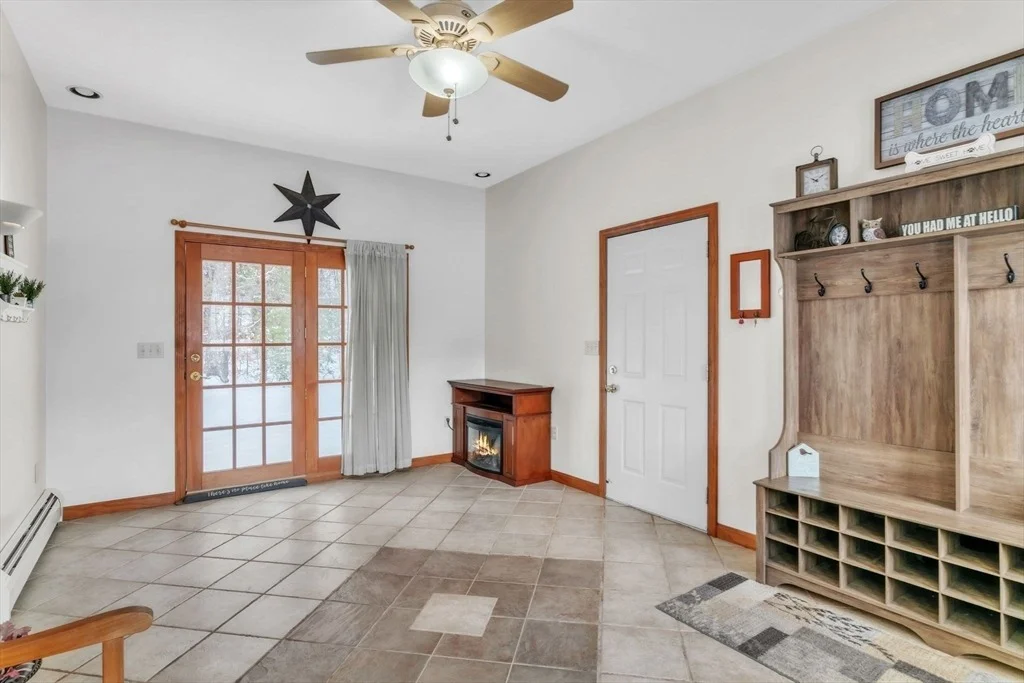 Photo of 11 Crystal Dr