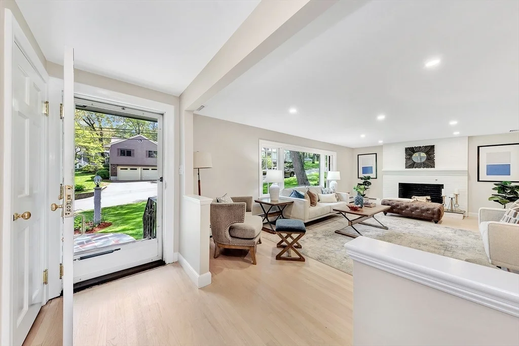 Photo of 27 Lantern Ln