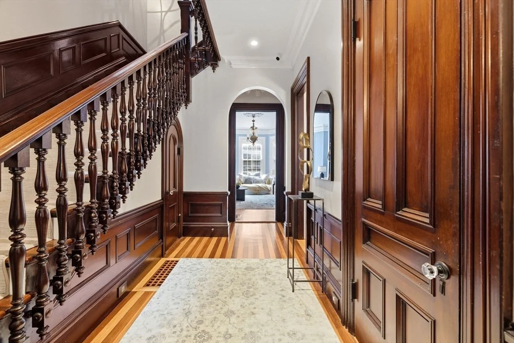 Photo of 321 Beacon Street