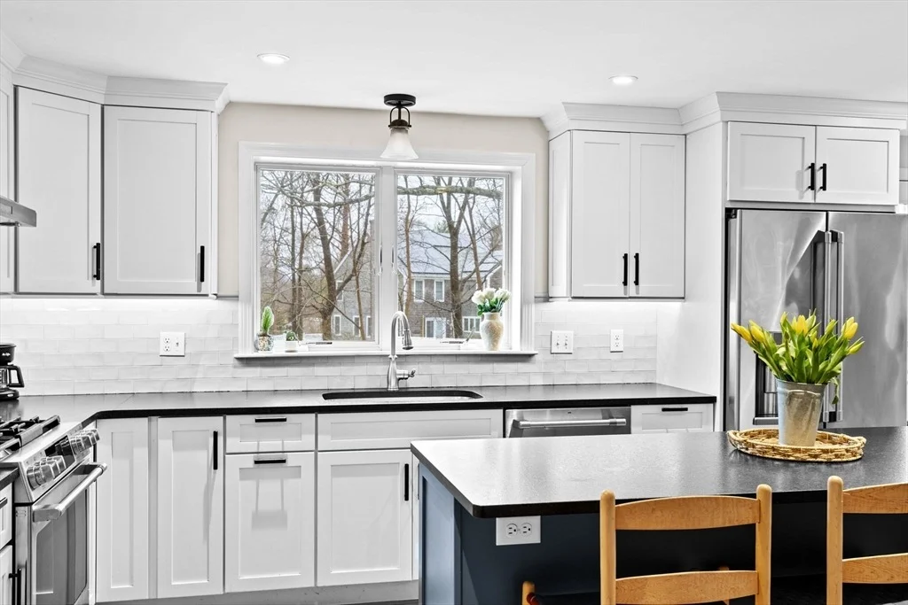 Photo of 9 Windward Ln