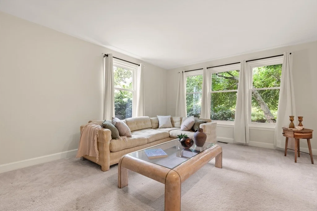 Photo of 323 Robert Rd