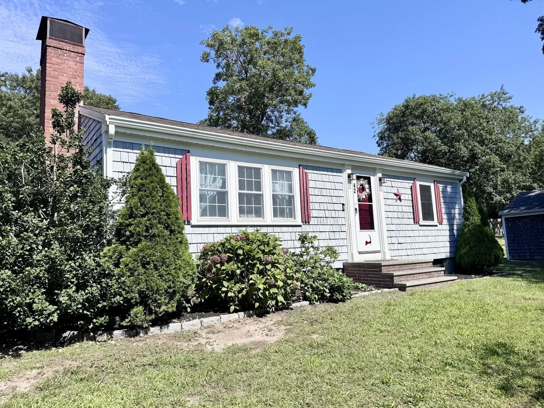 Photo of 42 Vineyard Ave