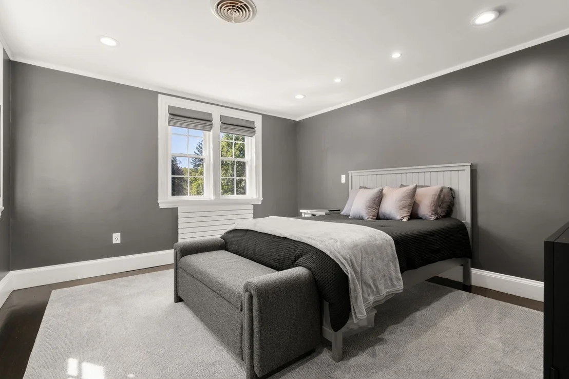 Photo of 393 Commonwealth
