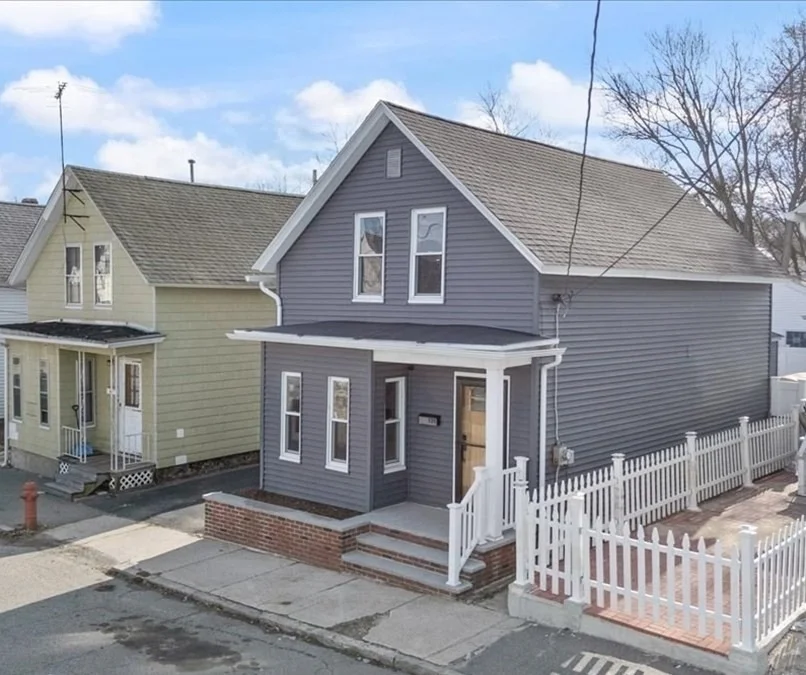 Photo of 725 School St