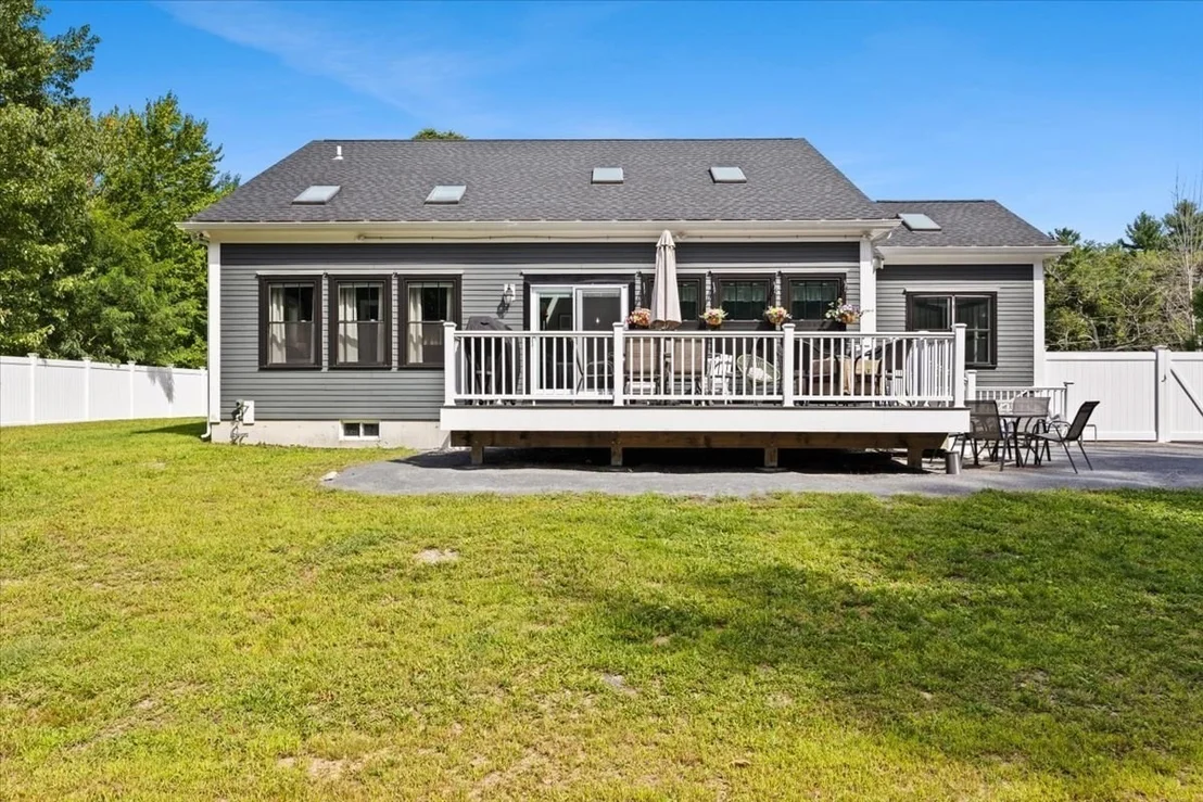 Photo of 252 Scadding St
