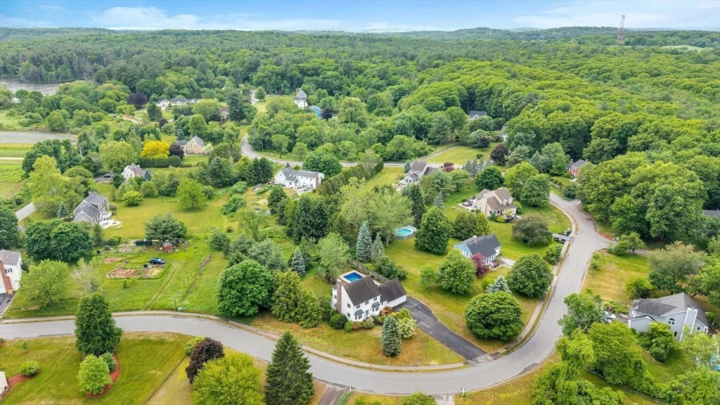 Photo of 4 Meadow Dr