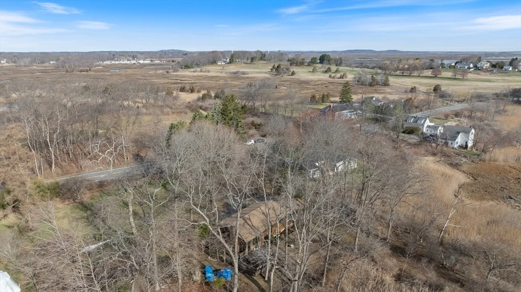 Photo of 33 Jeffreys Neck Rd