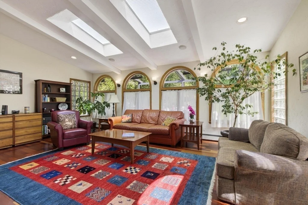 Photo of 152 Beverly Rd