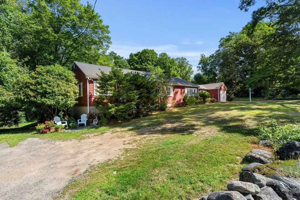 Photo of 10 Maple St