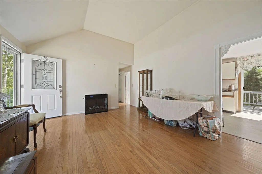 Photo of 16 Lexington Dr