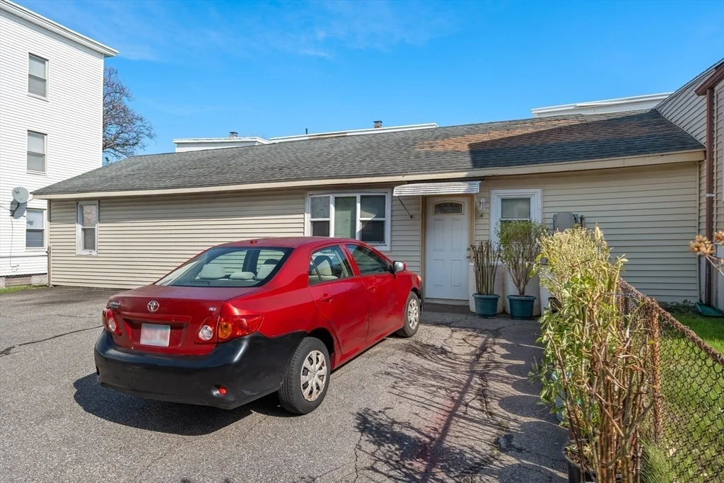 Photo of 155 Grand St