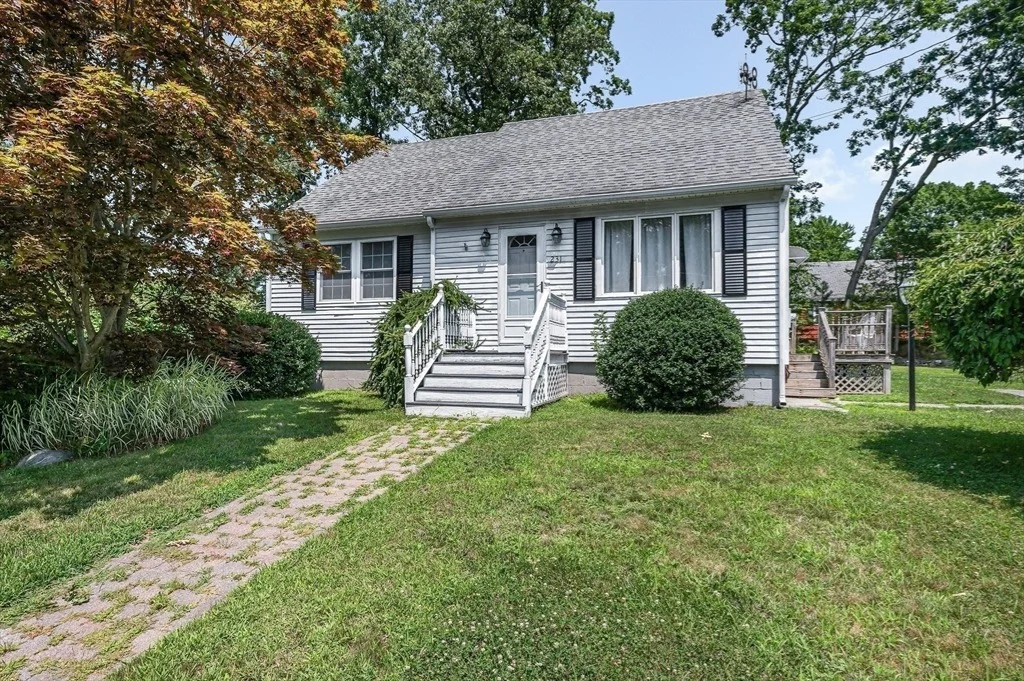 Photo of 231 Bouchard Ave