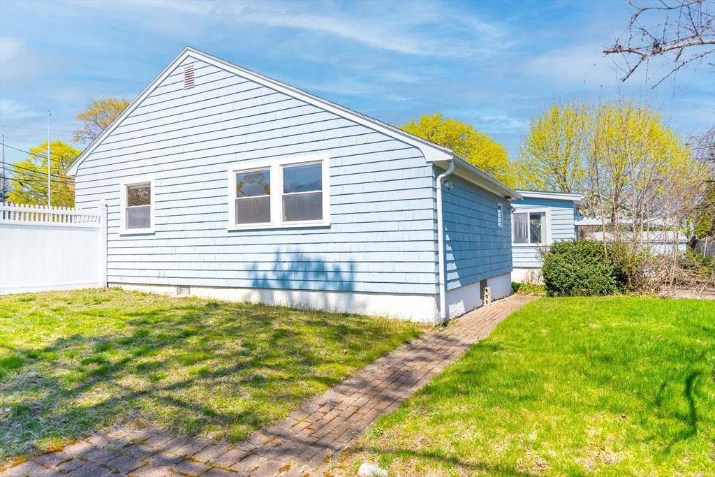 Photo of 12 Longmeadow Rd