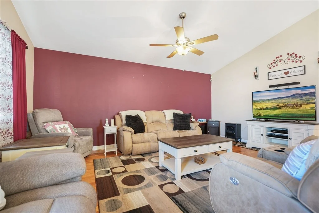 Photo of 33 Commonwealth Ave